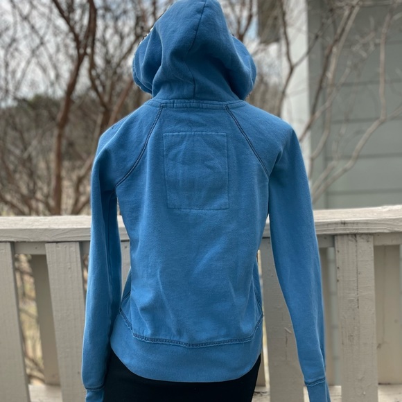 Hollister sweater women’s size medium California distress  Hoodie  blue pockets - Picture 3 of 9